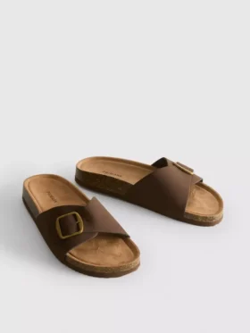 Sandale tip mule cu curea cu cataramă Sandale tip mule cu curea cu cataramă