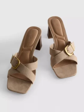 Sandale tip mule cu toc gros și cataramă Sandale tip mule cu toc gros și cataramă