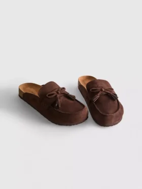 Sandale tip saboți din imitație de piele de căprioară cu ciucuri Sandale tip saboți din imitație de piele de căprioară cu ciucuri