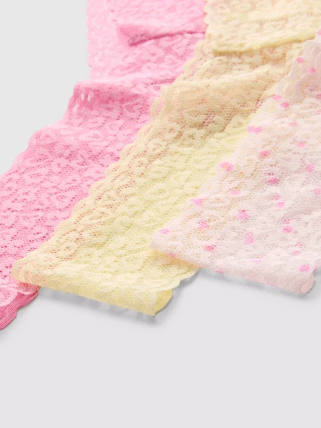 Set de 3 tanga bandeau din dantelă Set de 3 tanga bandeau din dantelă