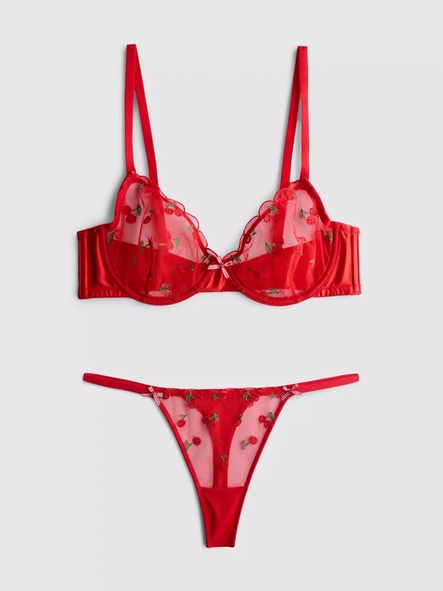Set de lenjerie intimă din plasă cu broderie cu cireșe Set de lenjerie intimă din plasă cu broderie cu cireșe