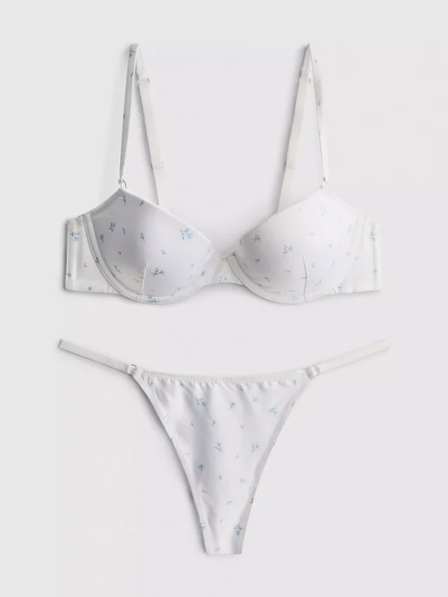 Set de lenjerie intimă push-up din satin cu imprimeu floral Set de lenjerie intimă push-up din satin cu imprimeu floral