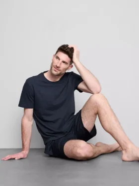 Set de pijamale compus din tricou și pantaloni scurți Set de pijamale compus din tricou și pantaloni scurți