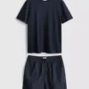 Set de pijamale compus din tricou și pantaloni scurți Set de pijamale compus din tricou și pantaloni scurți