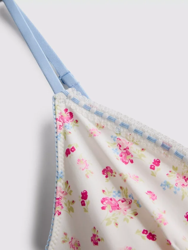 Set de pijamale cu maiou mulat și pantaloni scurți Set de pijamale cu maiou mulat și pantaloni scurți