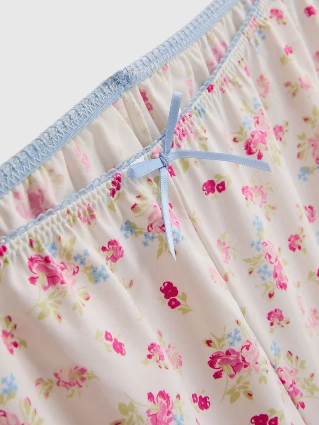 Set de pijamale cu maiou mulat și pantaloni scurți Set de pijamale cu maiou mulat și pantaloni scurți