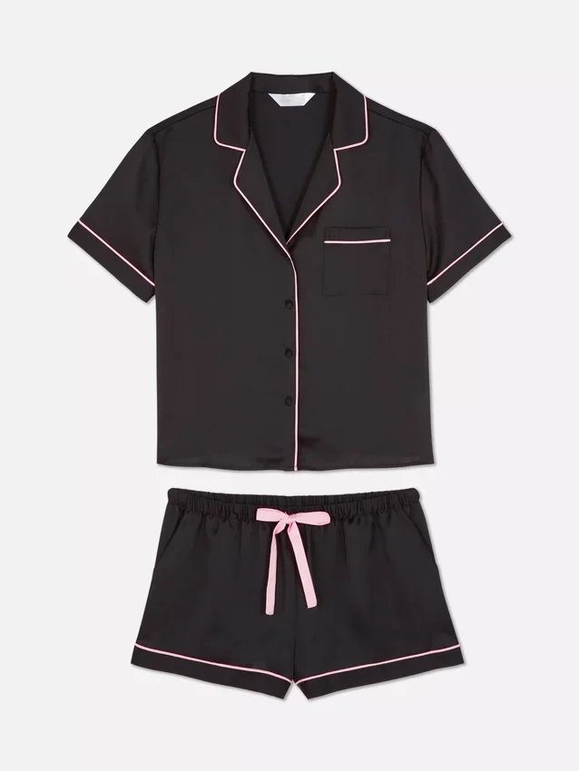 Set de pijamale scurte din satin, stil boyfriend Set de pijamale scurte din satin, stil boyfriend
