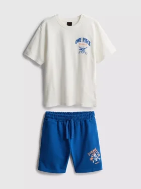 Set format dintr-un tricou și pantaloni scurți