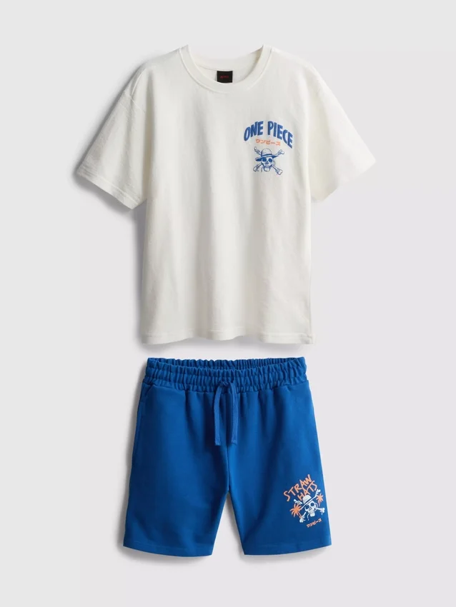 Set format dintr-un tricou și pantaloni scurți Set format dintr-un tricou și pantaloni scurți