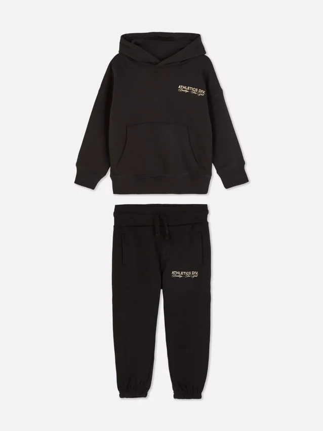 Set hanorac cu glugă și pantaloni de Trening din colecția Athletics Set hanorac cu glugă și pantaloni de Trening din colecția Athletics