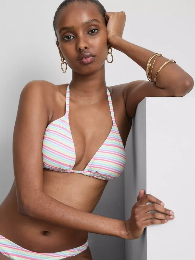 Seturi de bikini triunghiular brazilian Seturi de bikini triunghiular brazilian
