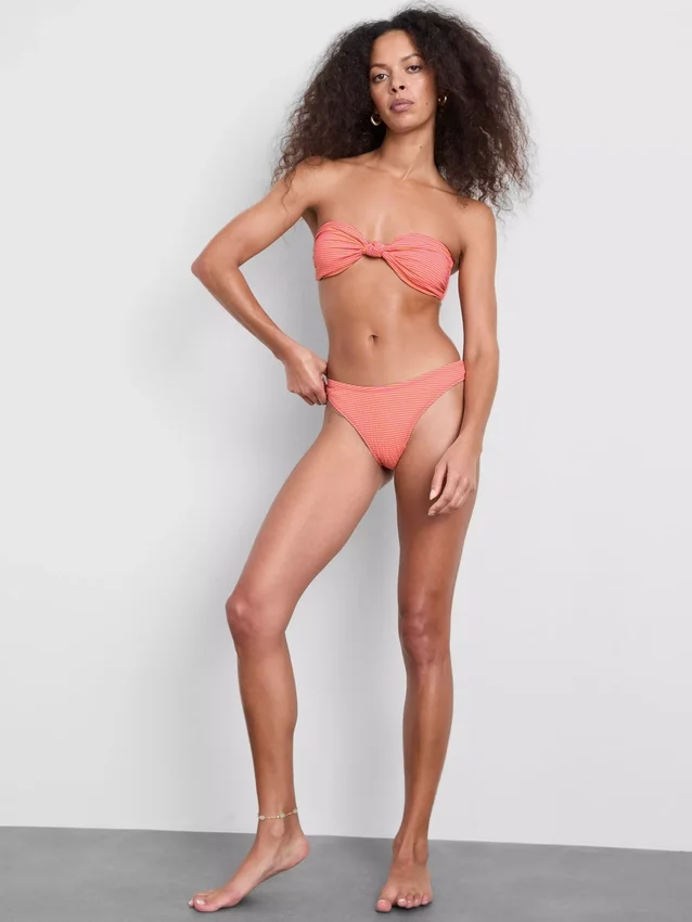 Slip de bikini brazilian cu dungi Slip de bikini brazilian cu dungi