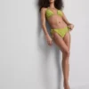 Slip de bikini cu broderie și legături laterale Slip de bikini cu broderie și legături laterale
