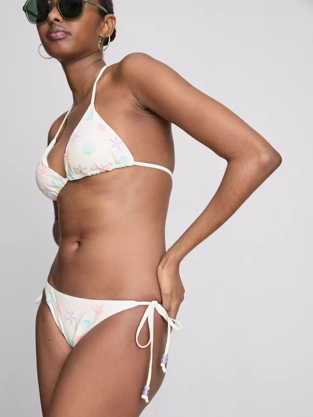 Slip de bikini cu broderie și legături laterale Slip de bikini cu broderie și legături laterale