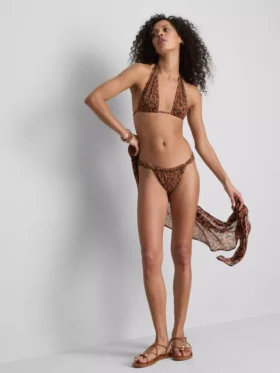 Slip de bikini cu imprimeu leopard strălucitor de la Paula Echevarría