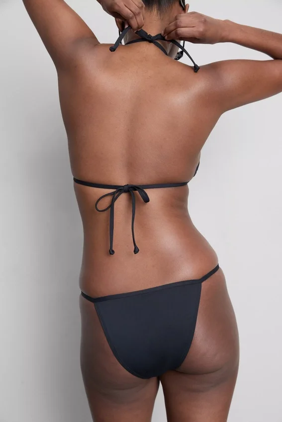 Slip de bikini cu strasuri Slip de bikini cu strasuri