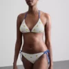 Slip de bikini texturat, de culoare lămâie, cu legături laterale