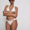 Sutien de bikini cu gât halter și imprimeu bandana Sutien de bikini cu gât halter și imprimeu bandana