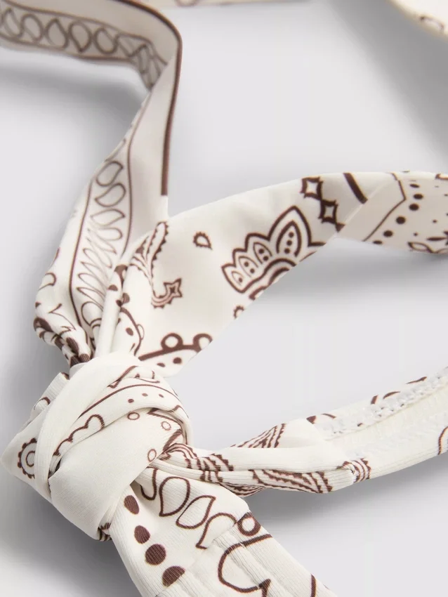 Sutien de bikini cu gât halter și imprimeu bandana Sutien de bikini cu gât halter și imprimeu bandana