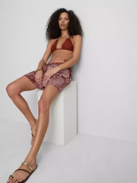 Sutien de bikini triunghiular cu detaliu de lanț
