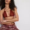 Sutien de bikini triunghiular cu detaliu de lanț Sutien de bikini triunghiular cu detaliu de lanț
