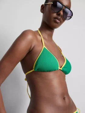 Sutien de bikini triunghiular cu efect de șifonare și contrast