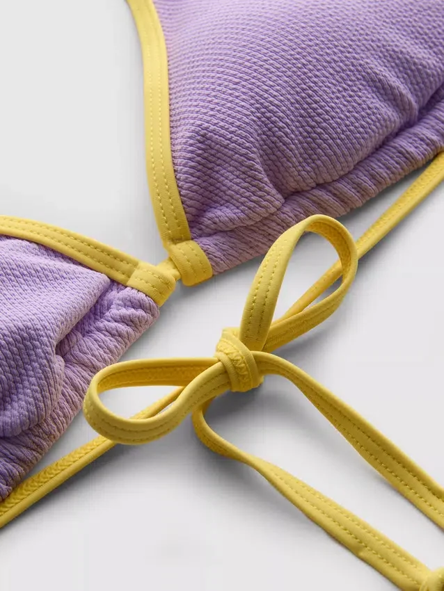 Sutien de bikini triunghiular cu efect de șifonare și contrast Sutien de bikini triunghiular cu efect de șifonare și contrast