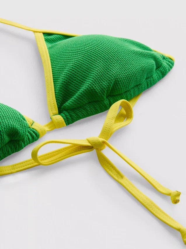 Sutien de bikini triunghiular cu efect de șifonare și contrast Sutien de bikini triunghiular cu efect de șifonare și contrast