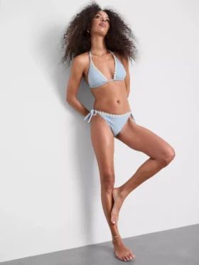 Sutien de bikini triunghiular în carouri, cu bordură cu margarete