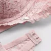 The Edit sutien din dantelă cu motive florale și vârf înalt The Edit sutien din dantelă cu motive florale și vârf înalt