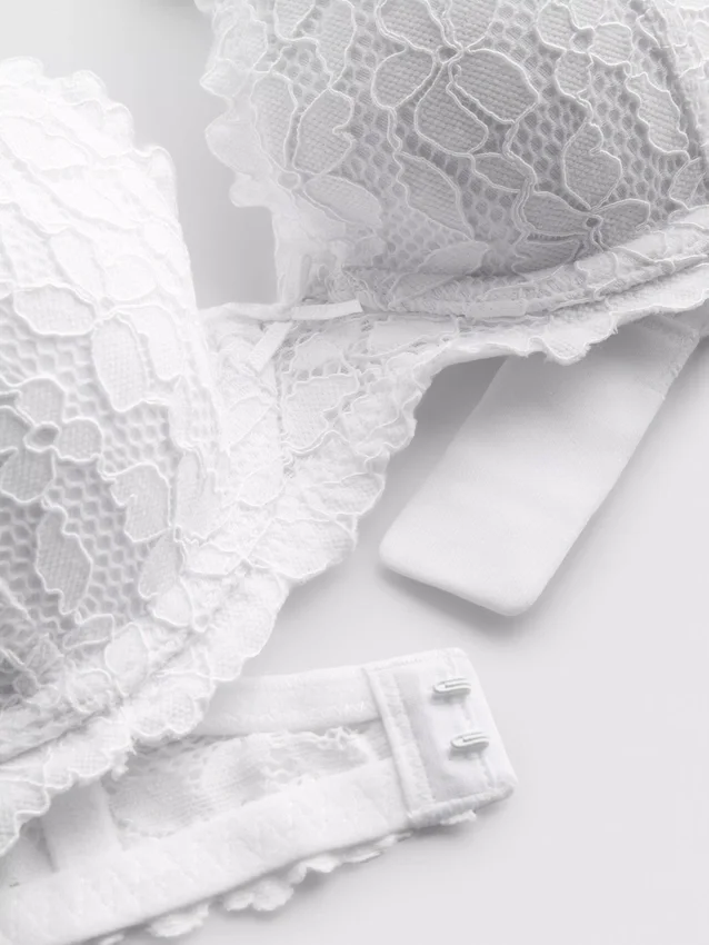 The Edit sutien din dantelă cu motive florale și vârf înalt The Edit sutien din dantelă cu motive florale și vârf înalt