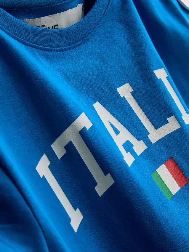 The Primark Scene | Cămășa de fotbal italiană cu pliuri The Primark Scene | Cămășa de fotbal italiană cu pliuri
