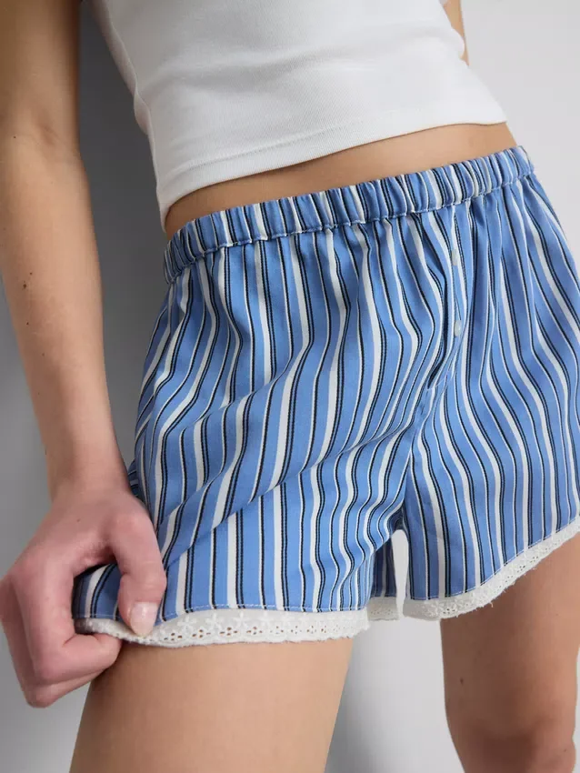 The Primark Scene | Pantaloni Scurți cu dungi din dantelă The Primark Scene | Pantaloni Scurți cu dungi din dantelă