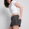 The Primark Scene | Pantaloni Scurți micro din denim de bumbac cu ținte The Primark Scene | Pantaloni Scurți micro din denim de bumbac cu ținte