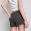 The Primark Scene | Pantaloni Scurți micro din denim de bumbac cu ținte The Primark Scene | Pantaloni Scurți micro din denim de bumbac cu ținte