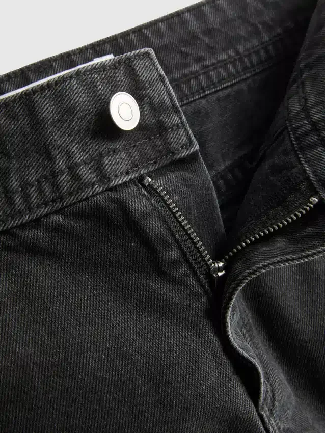 The Primark Scene | Pantaloni Scurți micro din denim de bumbac cu ținte The Primark Scene | Pantaloni Scurți micro din denim de bumbac cu ținte