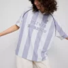 The Primark Scene | Tricou de fotbal cu dungi Olivia Rodrigo The Primark Scene | Tricou de fotbal cu dungi Olivia Rodrigo