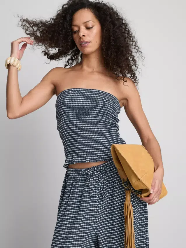 Top bandeau cu volane în carouri de la Paula Echevarría Top bandeau cu volane în carouri de la Paula Echevarría