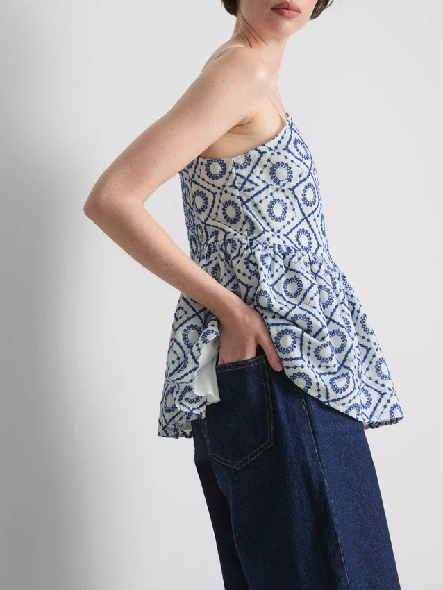 Top cami din bumbac cu decupaje Top cami din bumbac cu decupaje