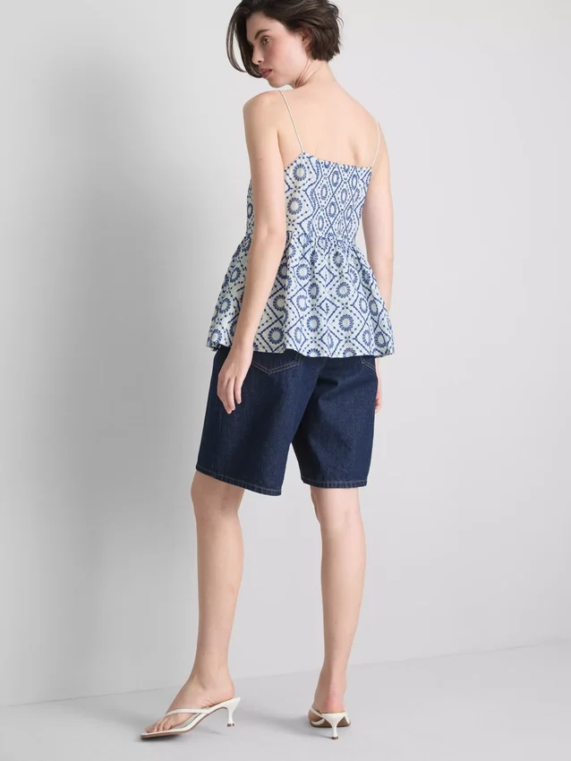 Top cami din bumbac cu decupaje Top cami din bumbac cu decupaje