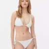 Top de bikini croșetat cu detalii din mărgele Top de bikini croșetat cu detalii din mărgele