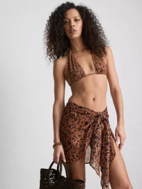 Top de bikini cu gât halter cu imprimeu leopard de la Paula Echevarría