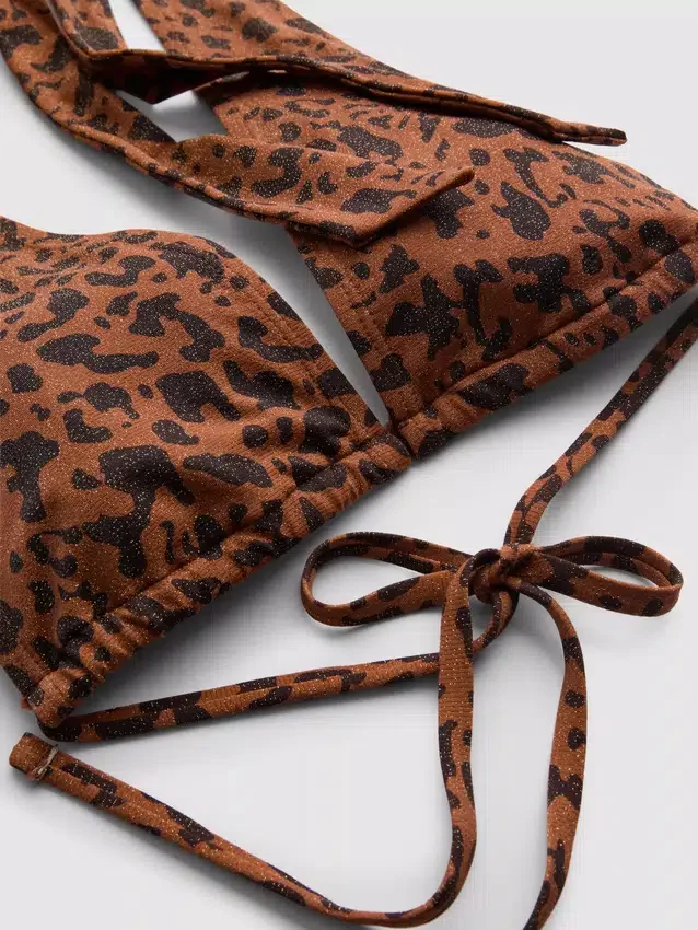 Top de bikini cu gât halter cu imprimeu leopard de la Paula Echevarría Top de bikini cu gât halter cu imprimeu leopard de la Paula Echevarría