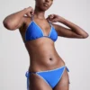Top de bikini triunghiular cu detalii cusute Top de bikini triunghiular cu detalii cusute
