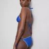 Top de bikini triunghiular cu detalii cusute Top de bikini triunghiular cu detalii cusute