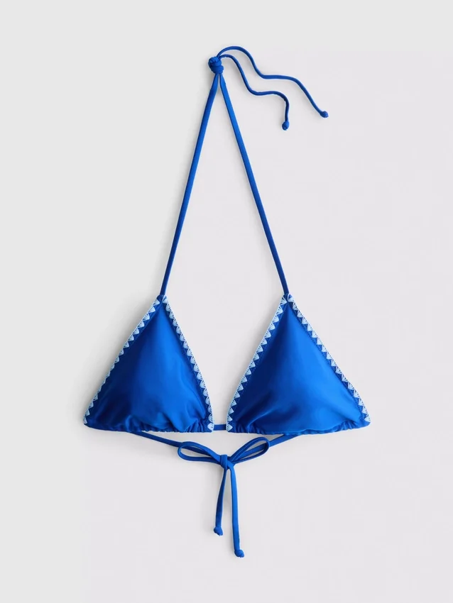 Top de bikini triunghiular cu detalii cusute Top de bikini triunghiular cu detalii cusute