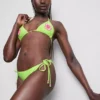 Top de bikini triunghiular cu flori din mărgele Top de bikini triunghiular cu flori din mărgele