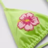 Top de bikini triunghiular cu flori din mărgele Top de bikini triunghiular cu flori din mărgele