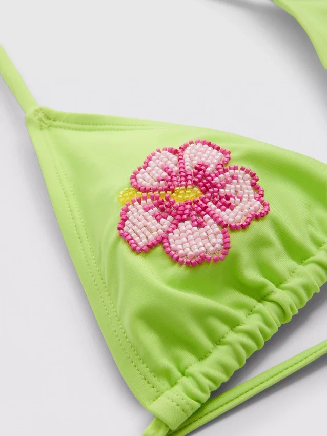 Top de bikini triunghiular cu flori din mărgele Top de bikini triunghiular cu flori din mărgele