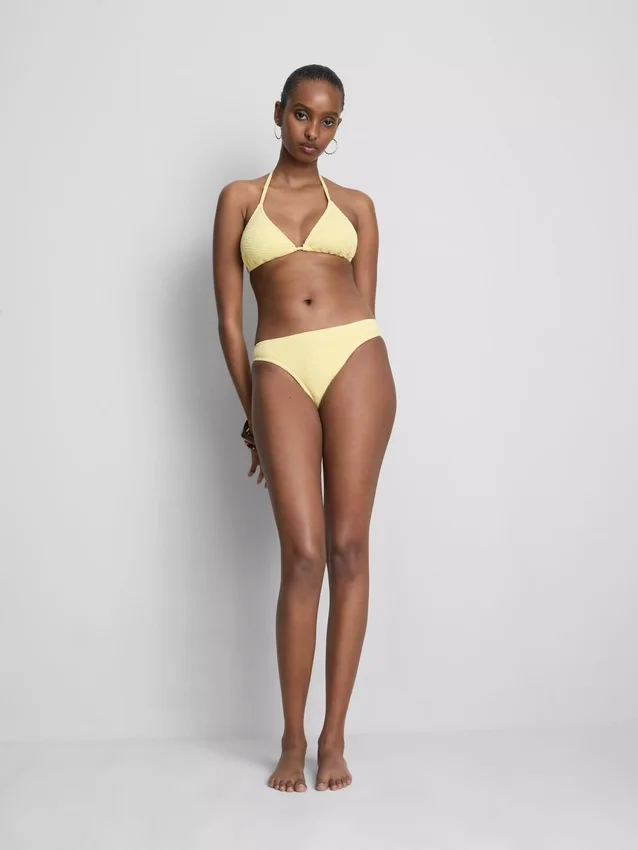 Top de bikini triunghiular cu textură șifonată Top de bikini triunghiular cu textură șifonată